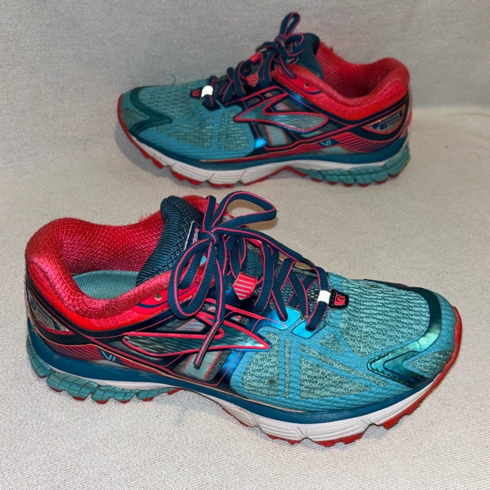 Brooks Women's Athletic Shoes - Teal and Coral